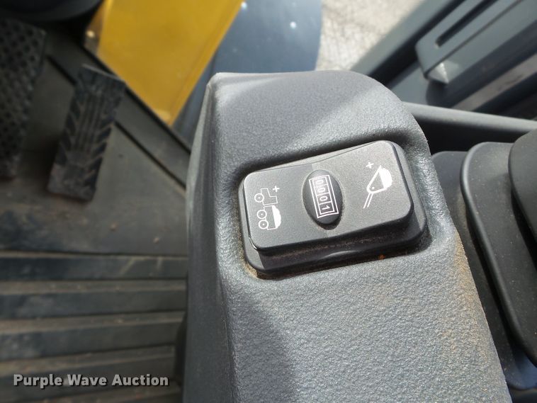 image for item DH7813 2014 John Deere 644K wheel loader