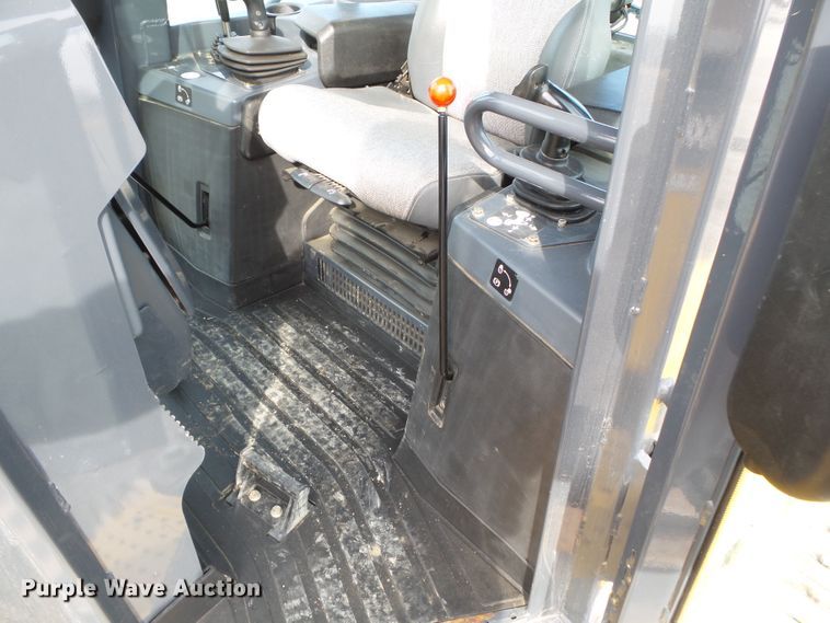 image for item DH7815 2013 John Deere 750K LGP dozer