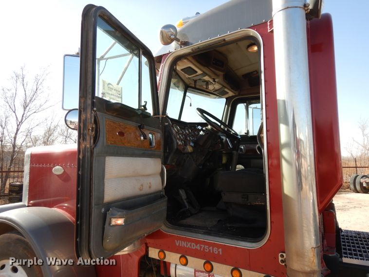 image for item DH8255 1999 Peterbilt 379 semi truck