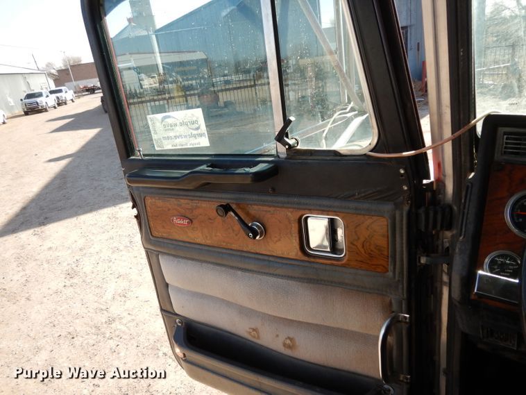 image for item DH8255 1999 Peterbilt 379 semi truck