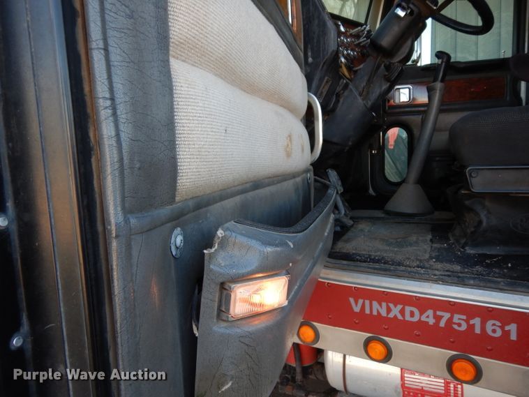 image for item DH8255 1999 Peterbilt 379 semi truck