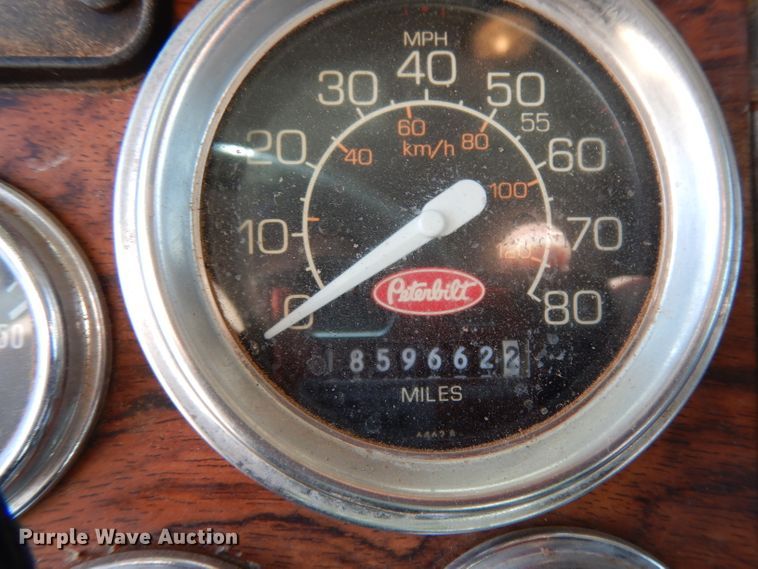 image for item DH8255 1999 Peterbilt 379 semi truck