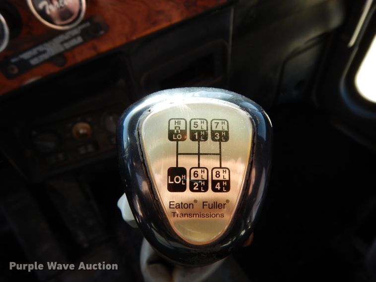 image for item DH8255 1999 Peterbilt 379 semi truck