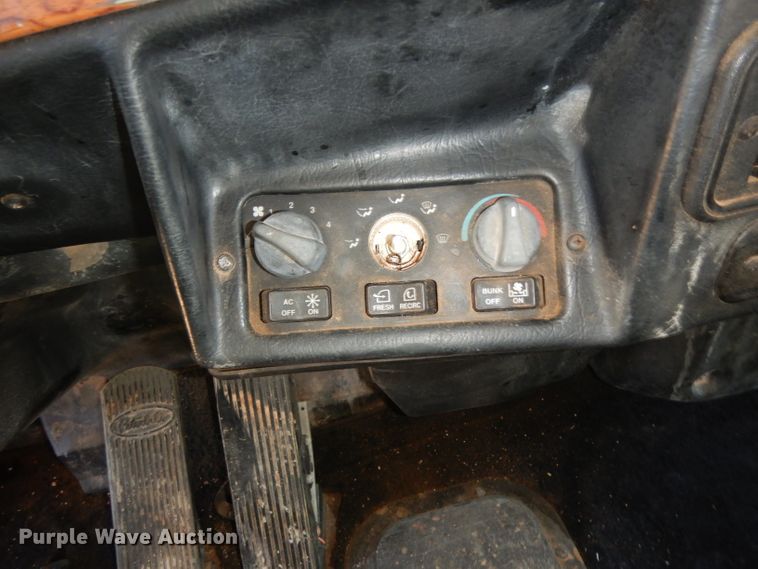 image for item DH8255 1999 Peterbilt 379 semi truck