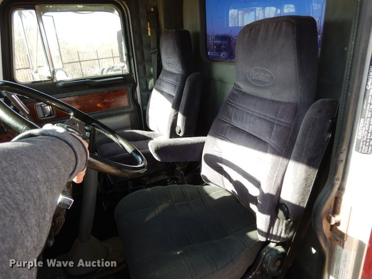 image for item DH8255 1999 Peterbilt 379 semi truck