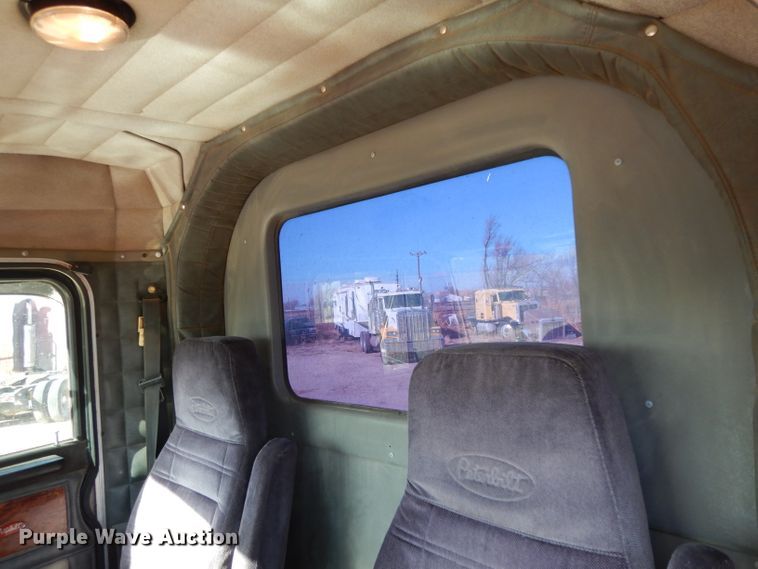 image for item DH8255 1999 Peterbilt 379 semi truck