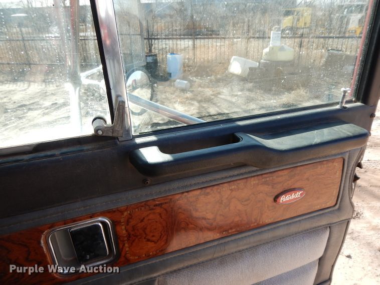 image for item DH8255 1999 Peterbilt 379 semi truck