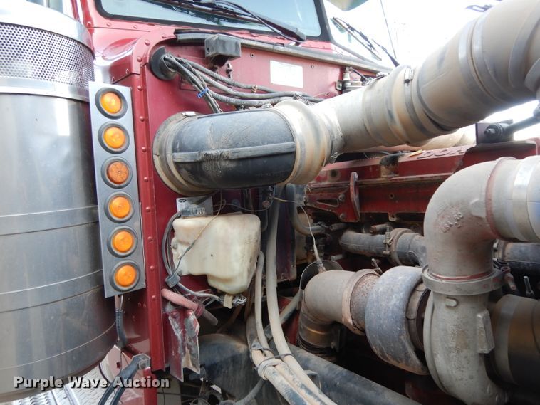 image for item DH8255 1999 Peterbilt 379 semi truck