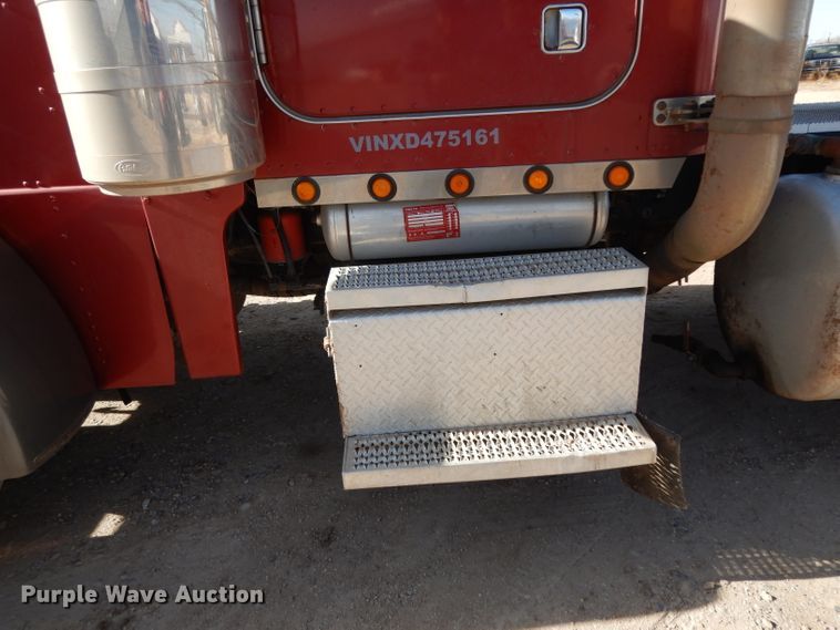 image for item DH8255 1999 Peterbilt 379 semi truck