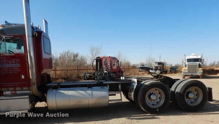 image for item DH8255 1999 Peterbilt 379 semi truck
