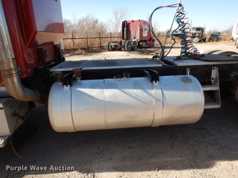 image for item DH8255 1999 Peterbilt 379 semi truck