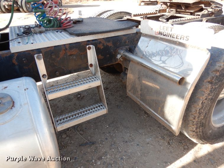 image for item DH8255 1999 Peterbilt 379 semi truck