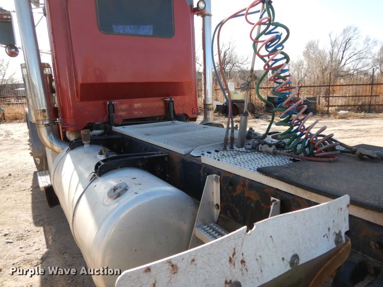 image for item DH8255 1999 Peterbilt 379 semi truck