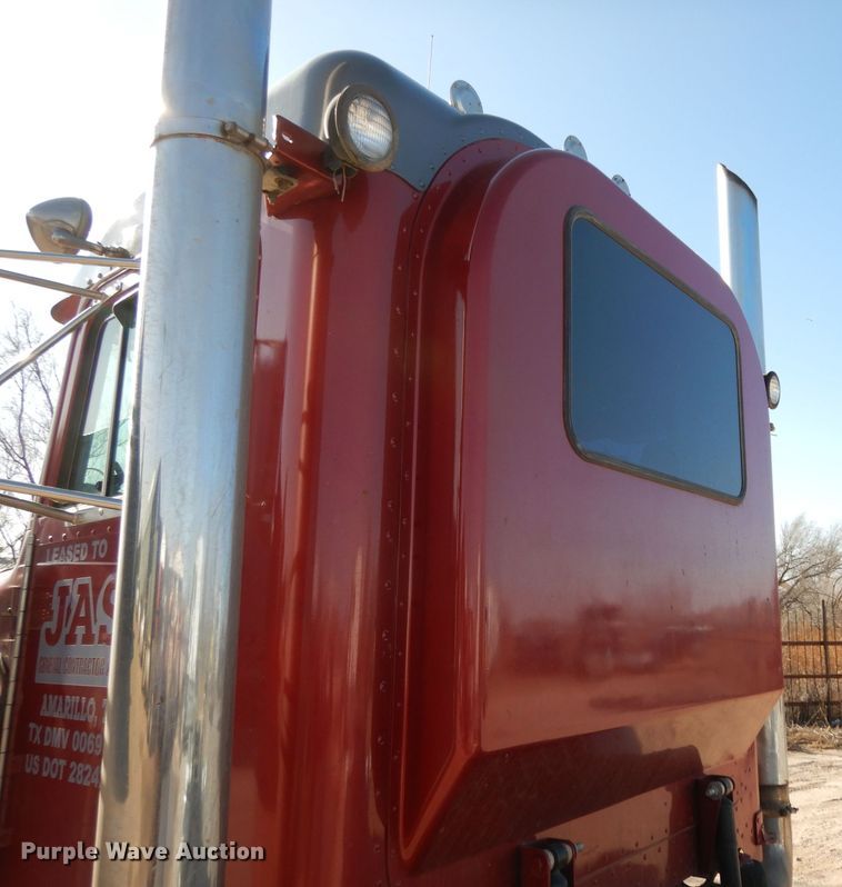 image for item DH8255 1999 Peterbilt 379 semi truck