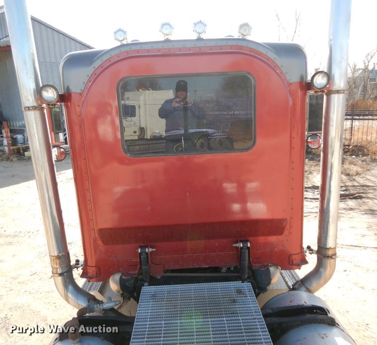 image for item DH8255 1999 Peterbilt 379 semi truck