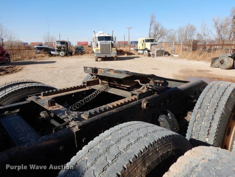 image for item DH8255 1999 Peterbilt 379 semi truck