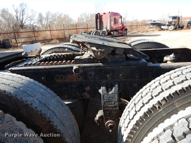 image for item DH8255 1999 Peterbilt 379 semi truck