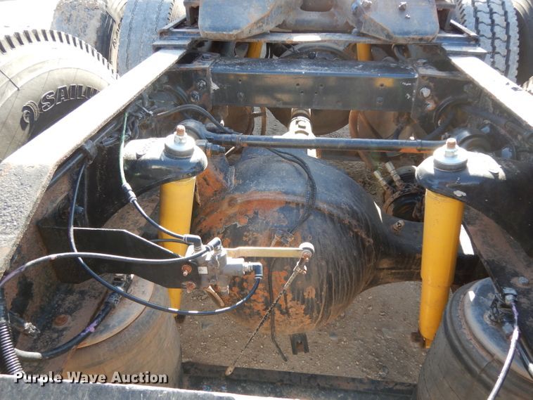 image for item DH8255 1999 Peterbilt 379 semi truck