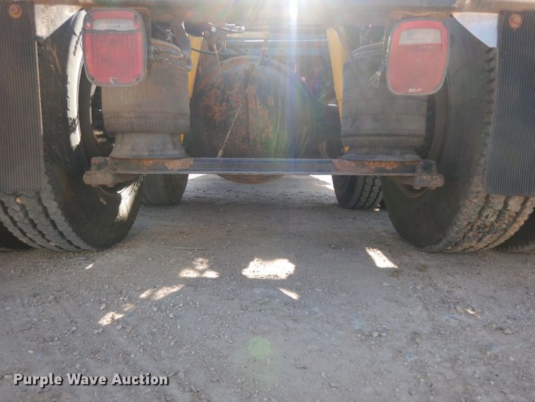 image for item DH8255 1999 Peterbilt 379 semi truck