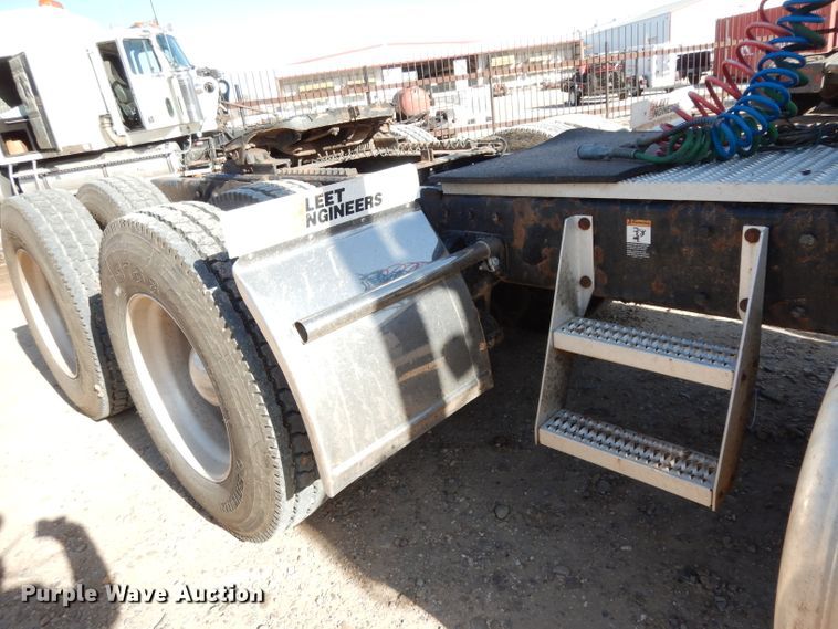 image for item DH8255 1999 Peterbilt 379 semi truck