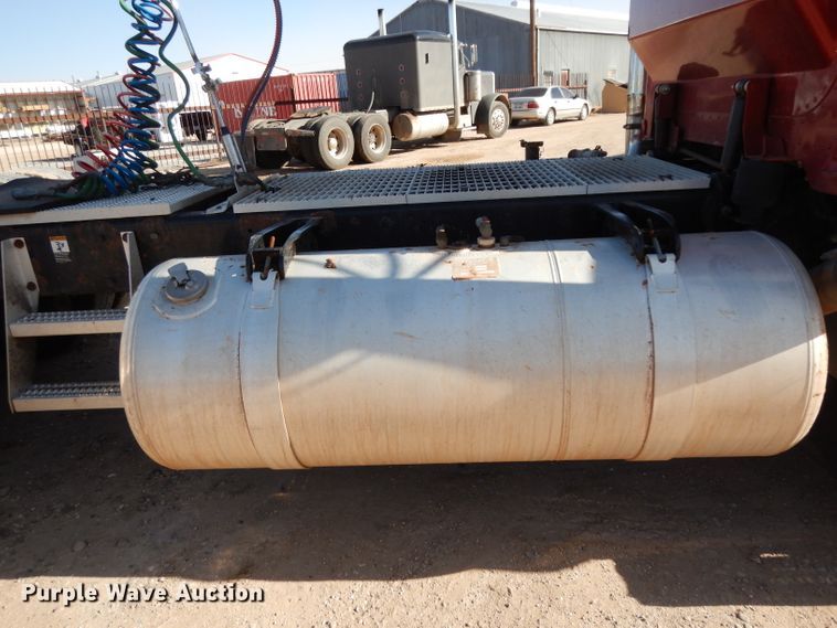 image for item DH8255 1999 Peterbilt 379 semi truck