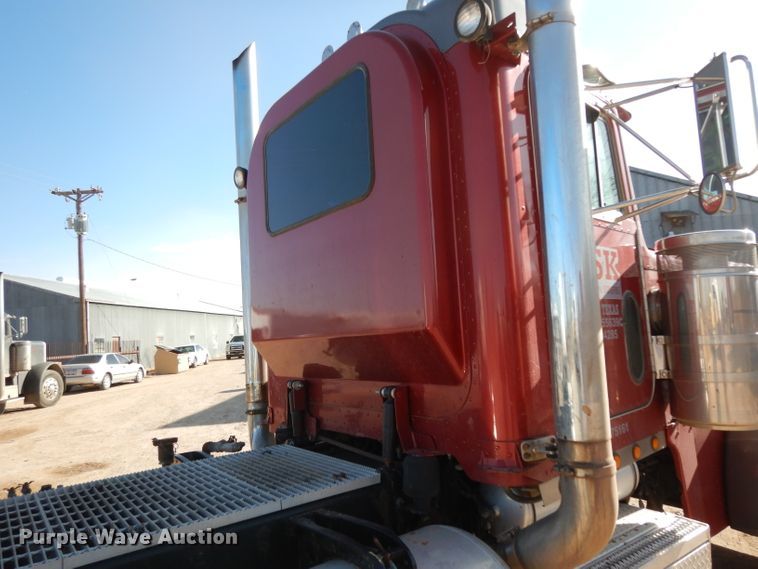image for item DH8255 1999 Peterbilt 379 semi truck