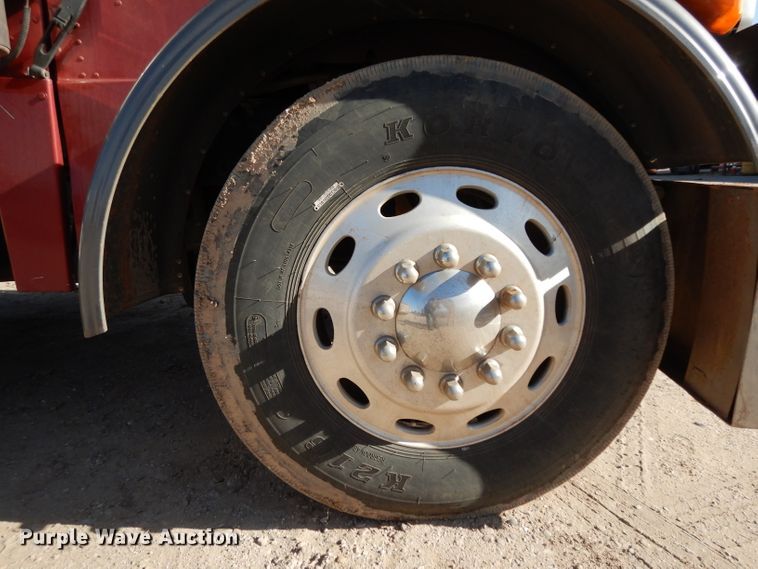 image for item DH8255 1999 Peterbilt 379 semi truck