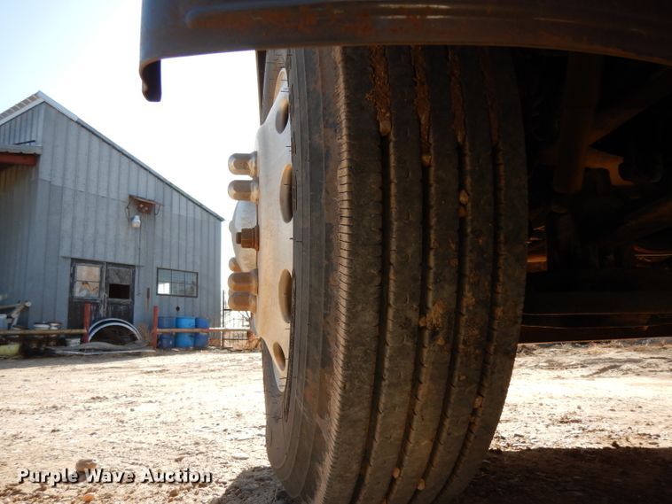 image for item DH8255 1999 Peterbilt 379 semi truck