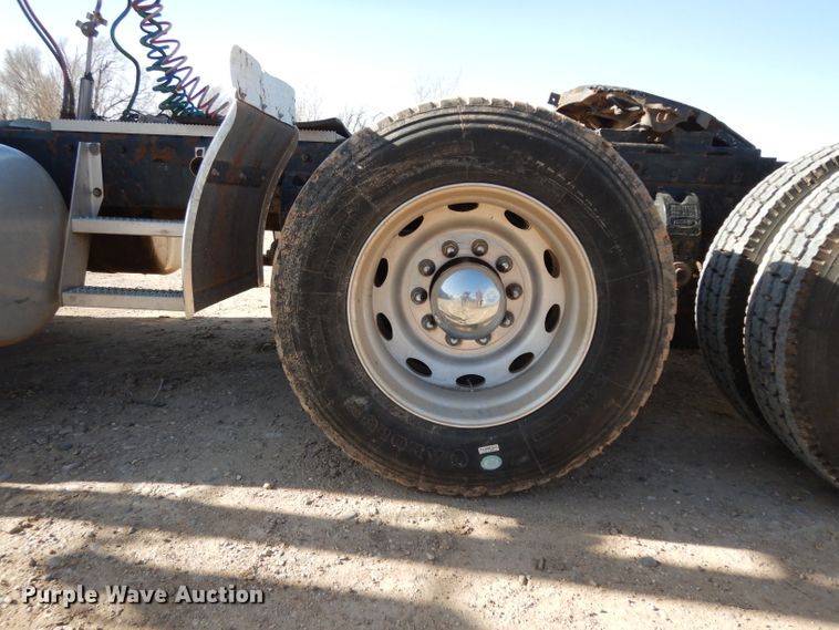 image for item DH8255 1999 Peterbilt 379 semi truck