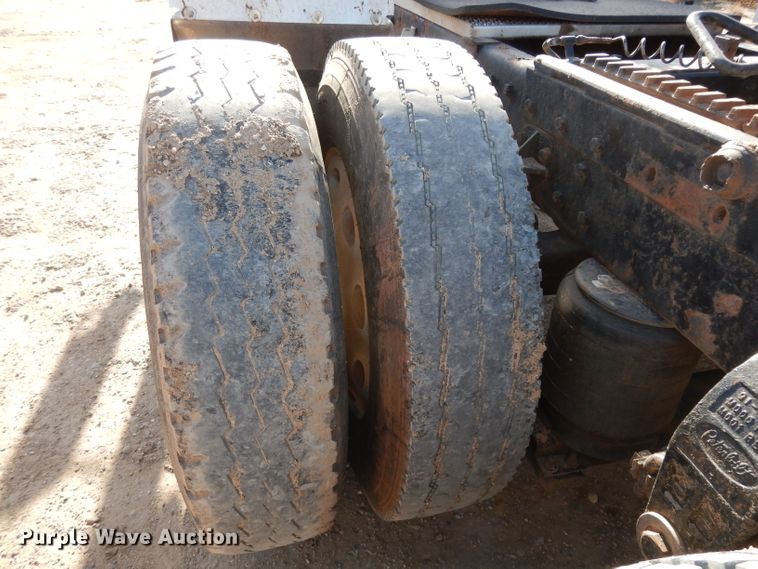 image for item DH8255 1999 Peterbilt 379 semi truck