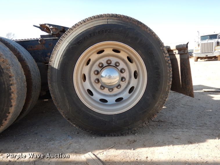 image for item DH8255 1999 Peterbilt 379 semi truck