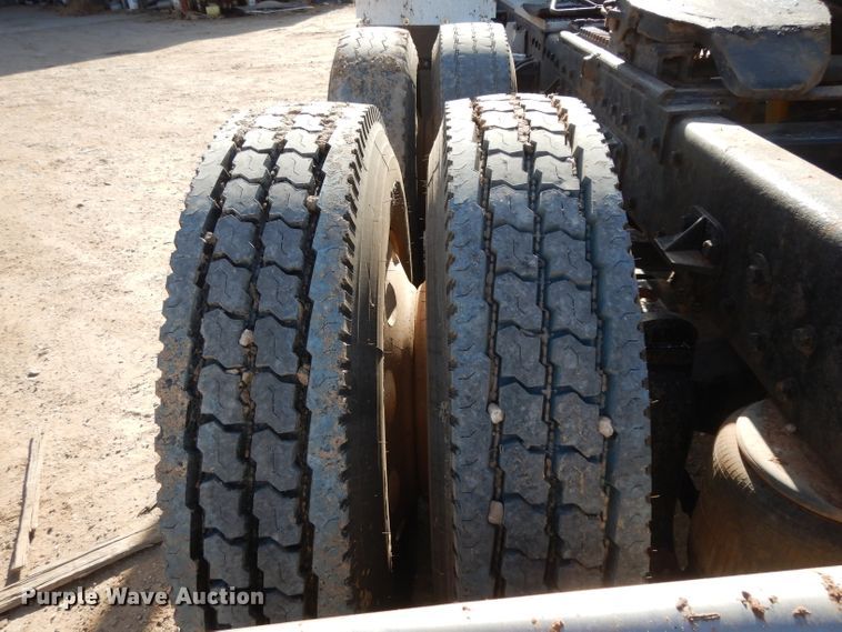 image for item DH8255 1999 Peterbilt 379 semi truck