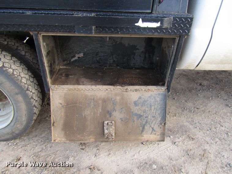 image for item DH8279 2011 Ford F450 Super Duty flatbed truck