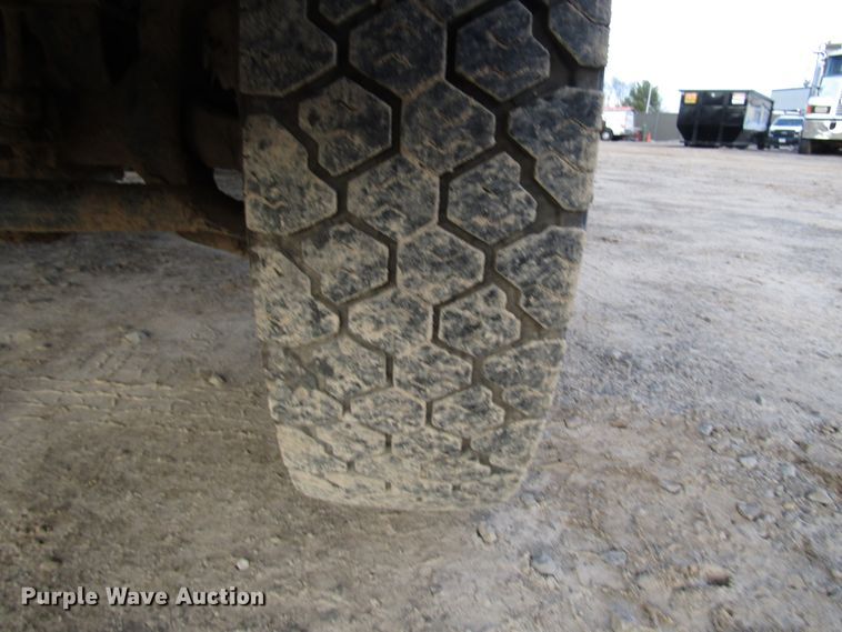 image for item DH8279 2011 Ford F450 Super Duty flatbed truck