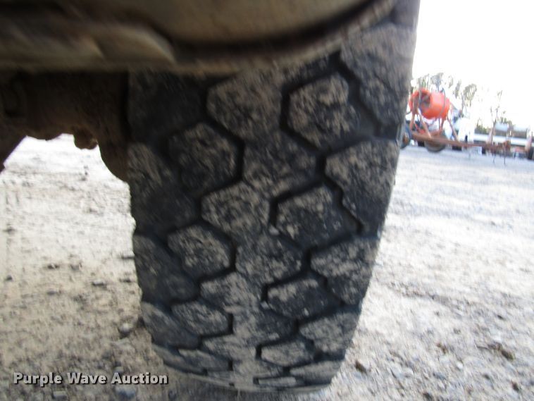 image for item DH8279 2011 Ford F450 Super Duty flatbed truck