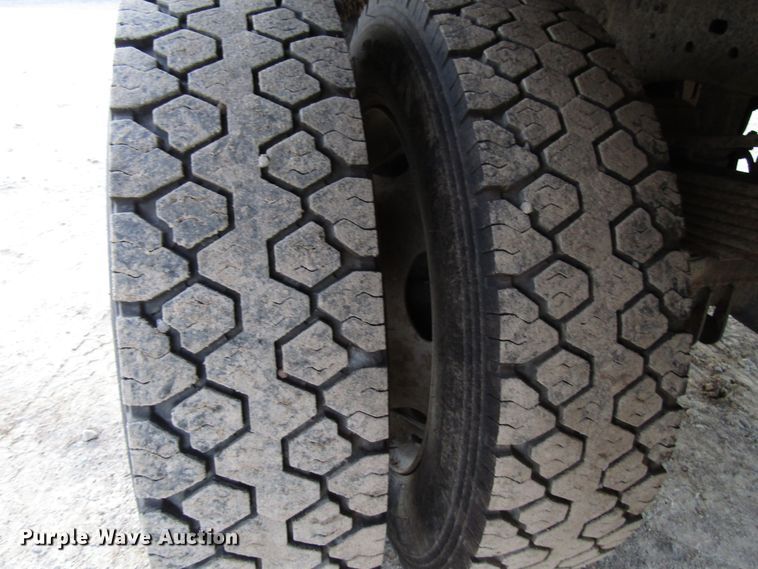 image for item DH8279 2011 Ford F450 Super Duty flatbed truck