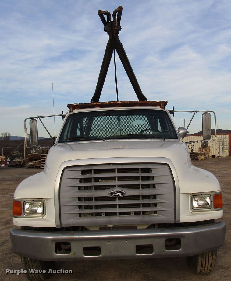 image for item DH8280 1998 Ford F700 winch truck