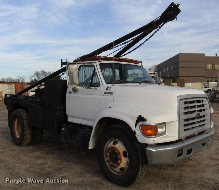 image for item DH8280 1998 Ford F700 winch truck