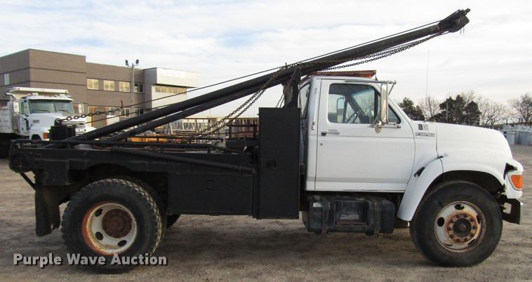 image for item DH8280 1998 Ford F700 winch truck
