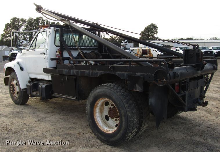 image for item DH8280 1998 Ford F700 winch truck