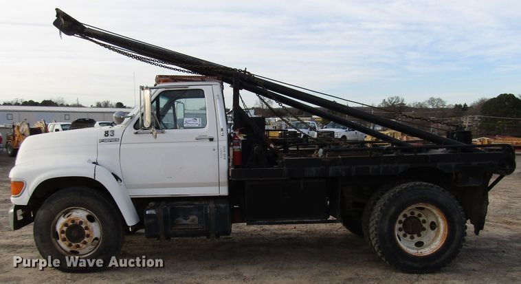 image for item DH8280 1998 Ford F700 winch truck