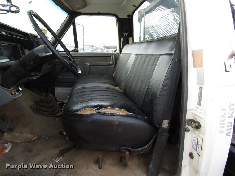 image for item DH8280 1998 Ford F700 winch truck