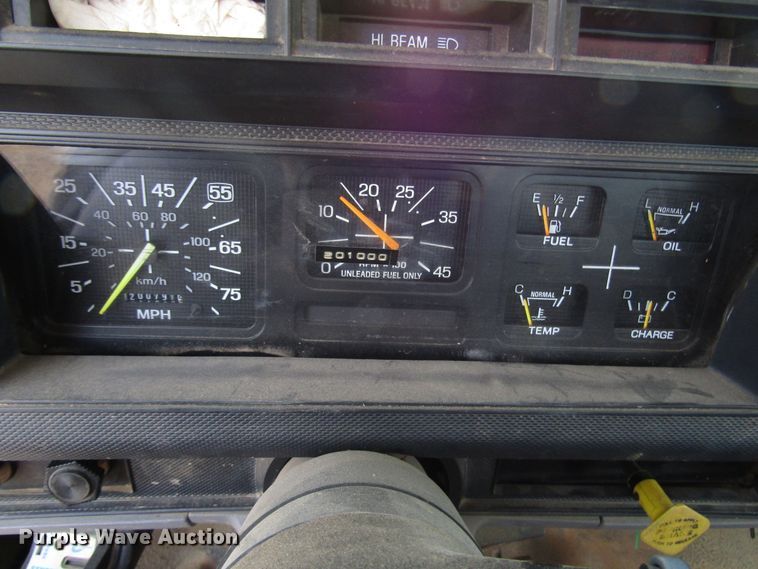 image for item DH8280 1998 Ford F700 winch truck