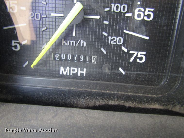 image for item DH8280 1998 Ford F700 winch truck