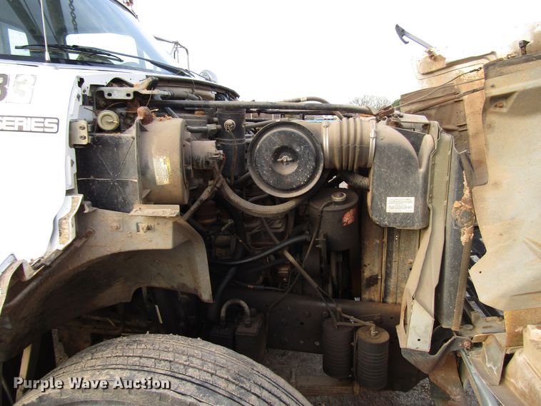 image for item DH8280 1998 Ford F700 winch truck