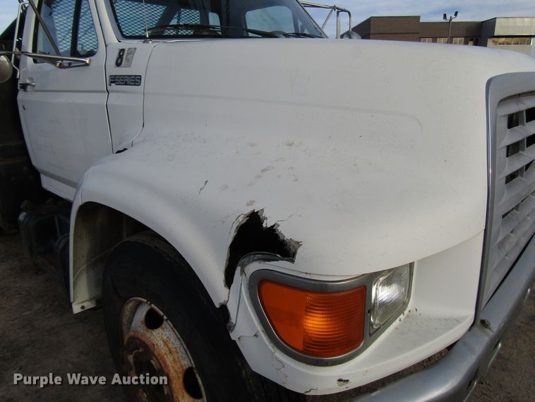 image for item DH8280 1998 Ford F700 winch truck