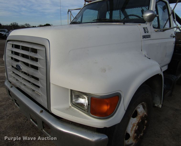 image for item DH8280 1998 Ford F700 winch truck