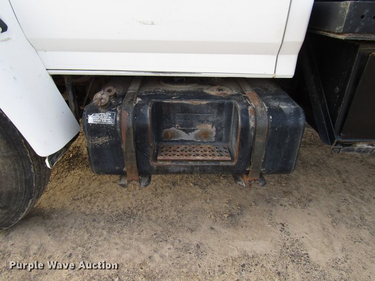 image for item DH8280 1998 Ford F700 winch truck