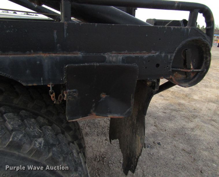 image for item DH8280 1998 Ford F700 winch truck