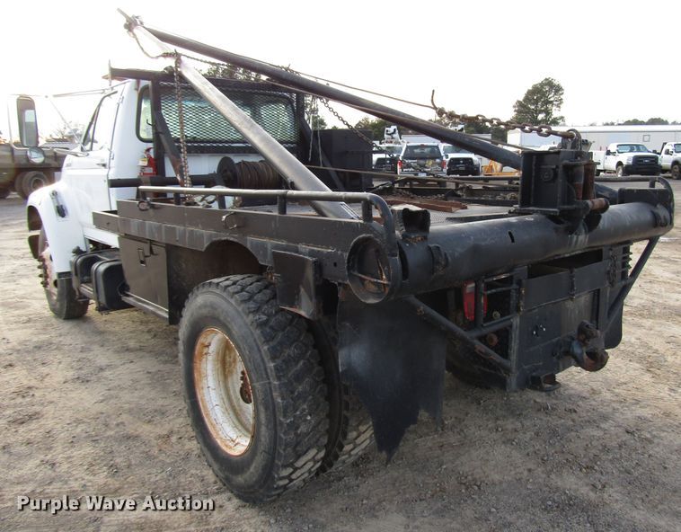 image for item DH8280 1998 Ford F700 winch truck